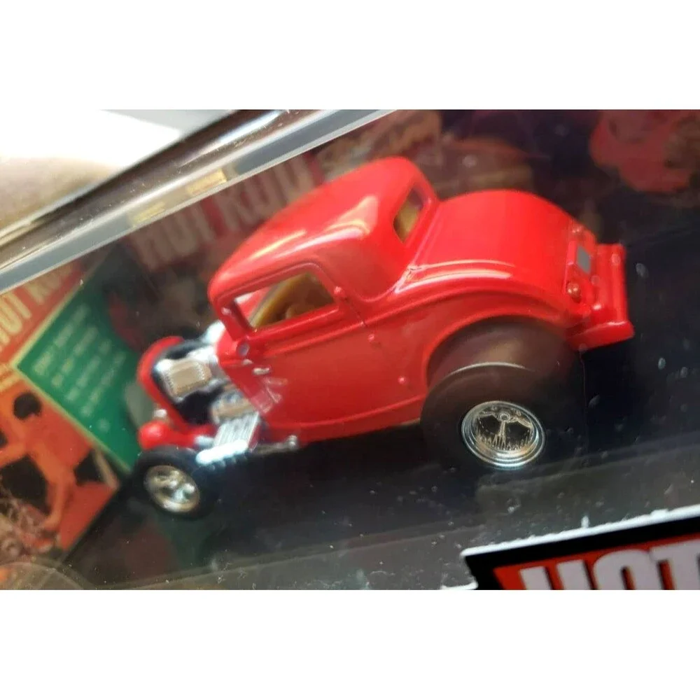 2000 HOT WHEELS COLLECTIBLES 1932 FORD RED #1/5 HOT ROD SERIES I MAGAZINE 1:43